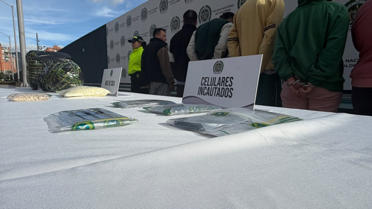 A la cárcel ‘Los Olivares’: ocho capturados de red de microtráfico en el sur de Bogotá Celulares y droga incautada