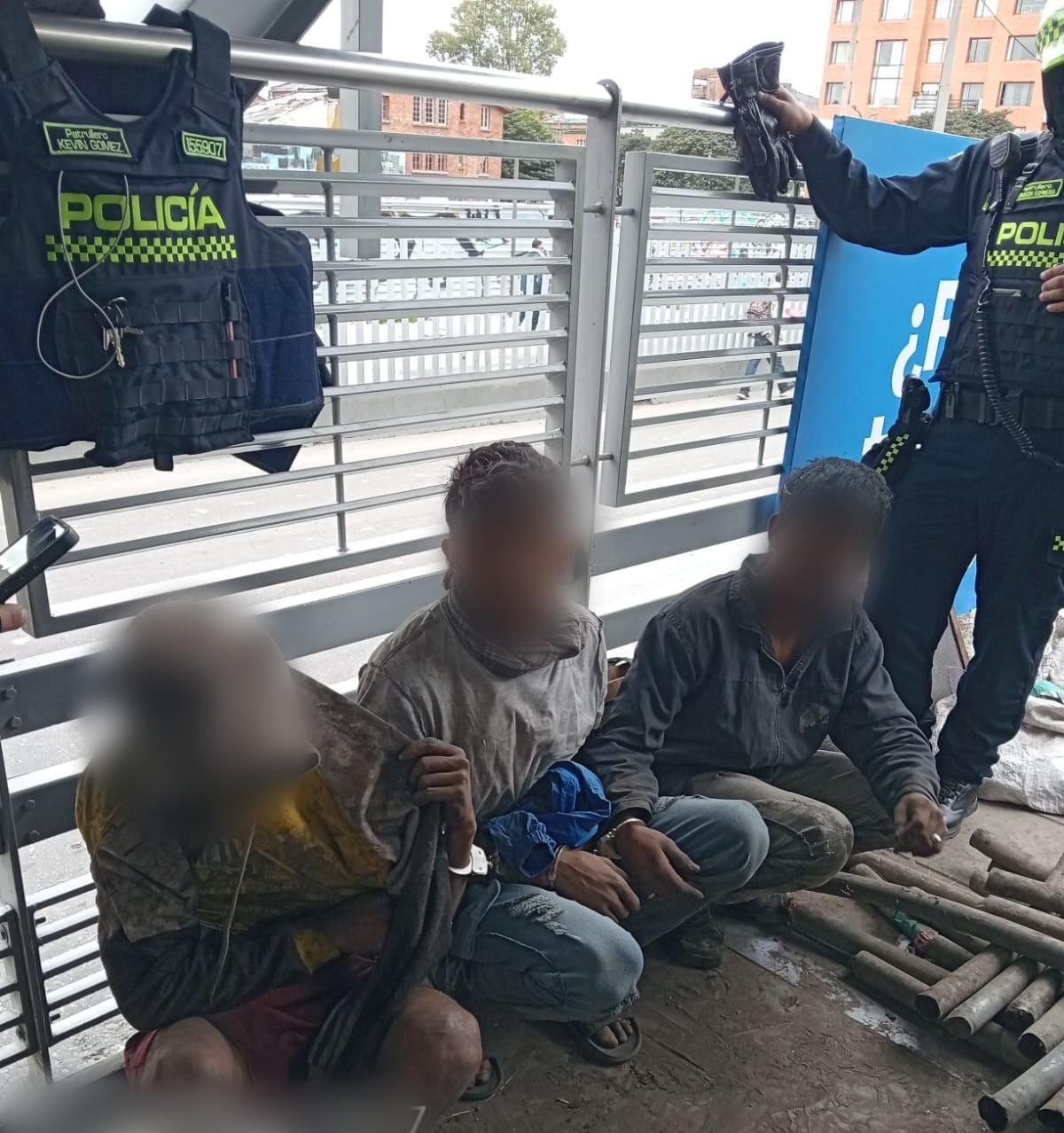 Atrapados bajo tierra hurtando cable de cobre: así cayeron ‘Los Topos’ en el transporte masivo