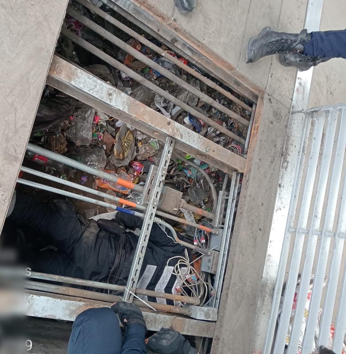 Atrapados bajo tierra hurtando cable de cobre: así cayeron ‘Los Topos’ en el transporte masivo
