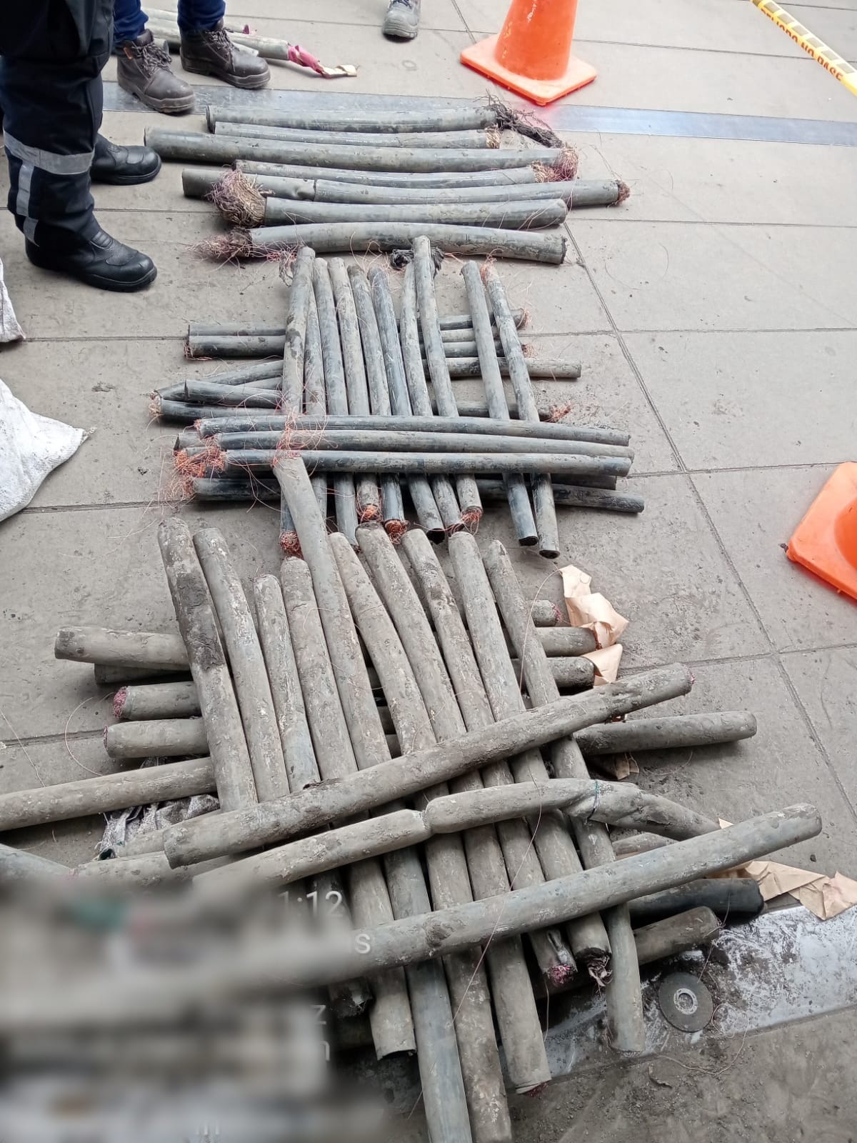 Atrapados bajo tierra hurtando cable de cobre: así cayeron ‘Los Topos’ en el transporte masivo