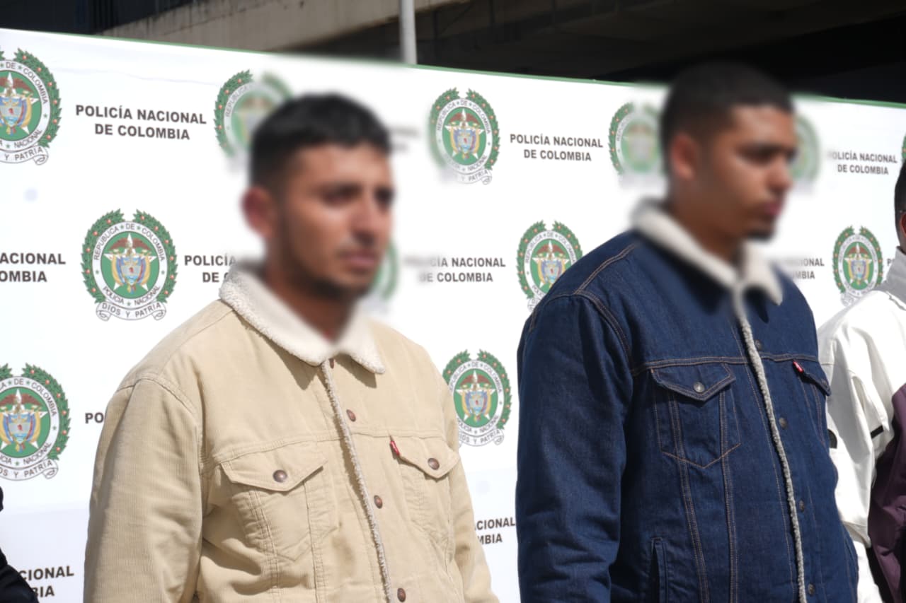 Cayeron ‘Los del Carro Rojo’: banda que venía robando vehículos en Bogotá