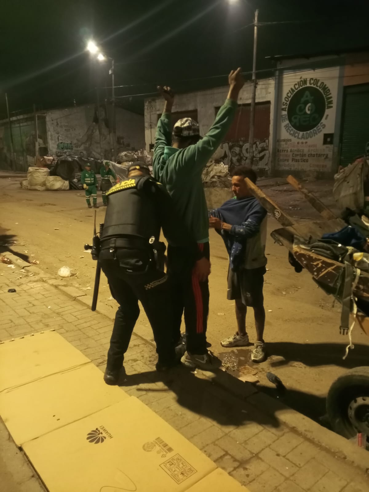 Golpe a la ilegalidad y desorden en María Paz: incautado licor adulterado y desmontados varios cambuches para recuperar el espacio público