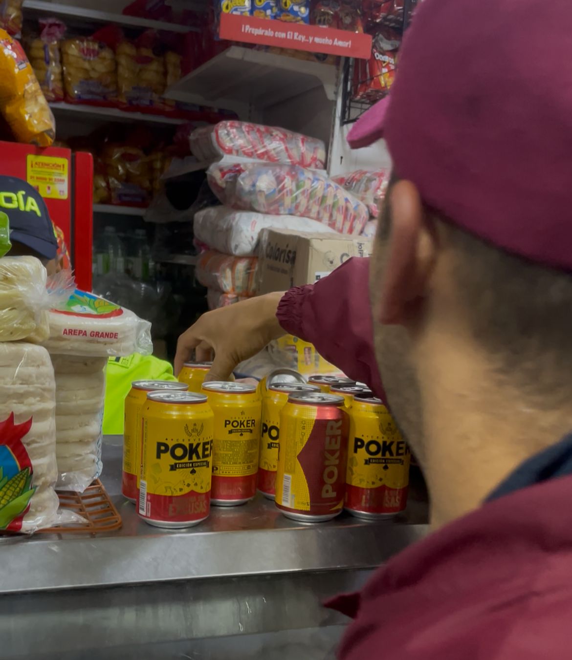 Estupefacientes, armas blancas y cervezas vencidas decomisadas deja megatoma en Bellavista, Kennedy