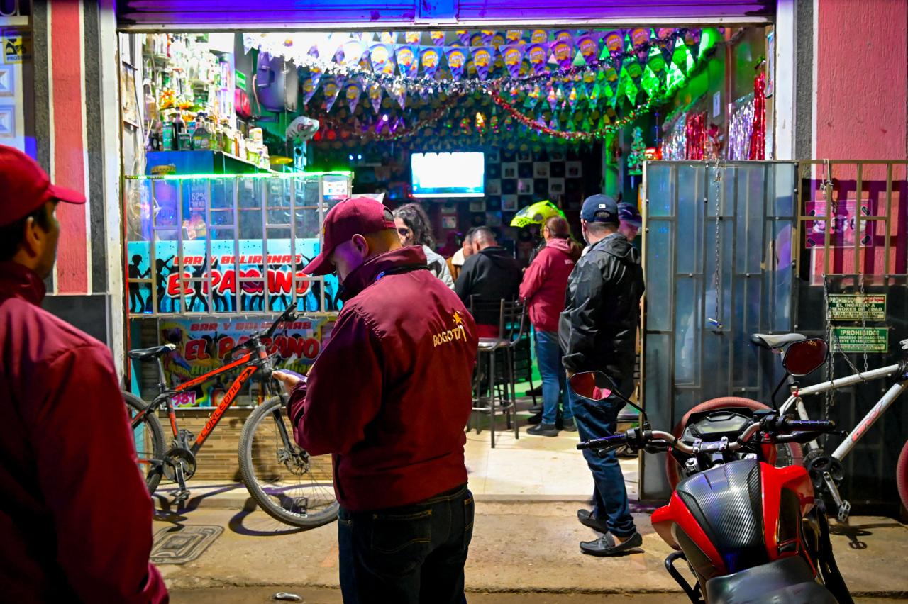 Megatoma en Bosa: hallan a una menor consumiendo licor junto a su padre en un bar