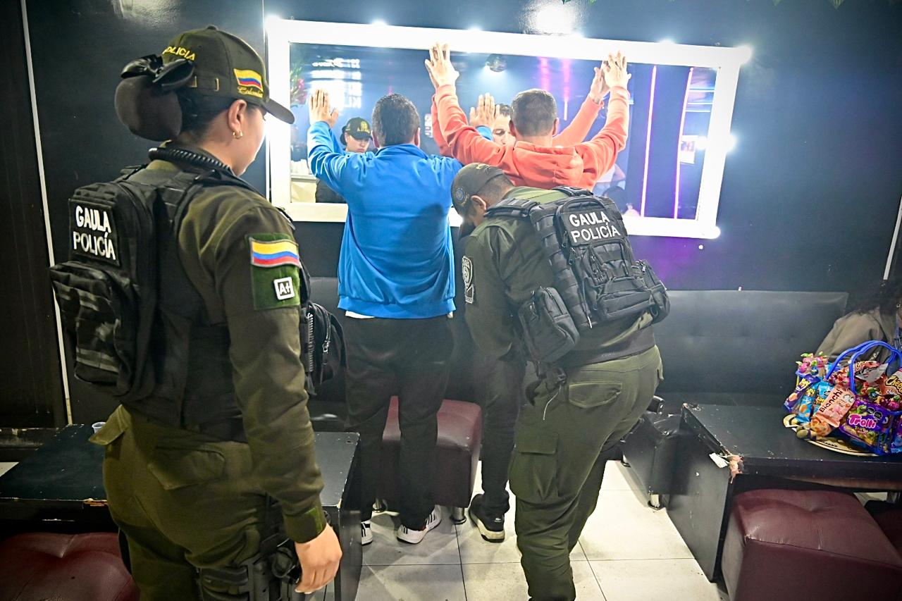 Tres establecimientos suspendidos en la localidad de Santa Fe tras nueva megatoma en Bogotá Tres establecimientos suspendidos en la localidad de Santa Fe tras nueva megatoma en Bogotá