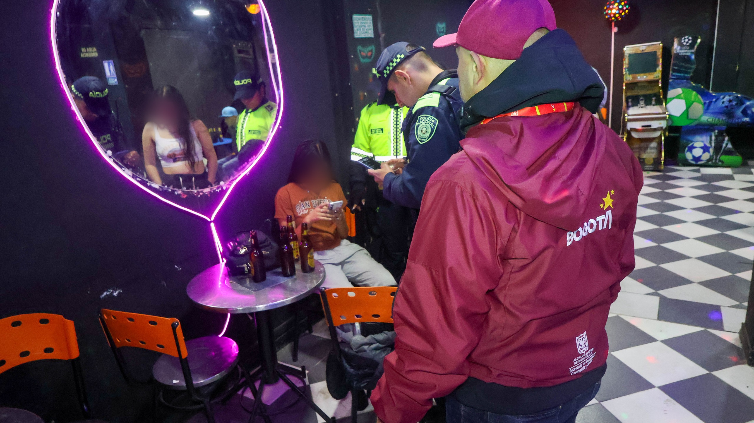 Menor de 15 años encontrada consumiendo licor y un capturado por lesiones personales deja megatoma en Usme Menor de 15 años encontrada consumiendo licor y un capturado por lesiones personales deja megatoma en Usme