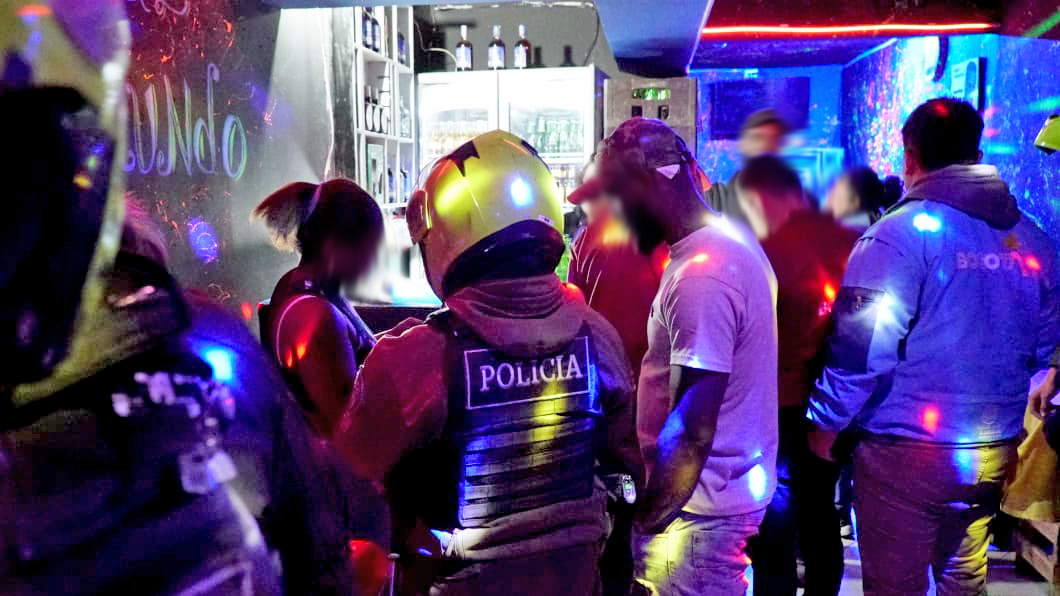 Sale de circulación más licor adulterado en una nueva megatoma en Rafael Uribe 