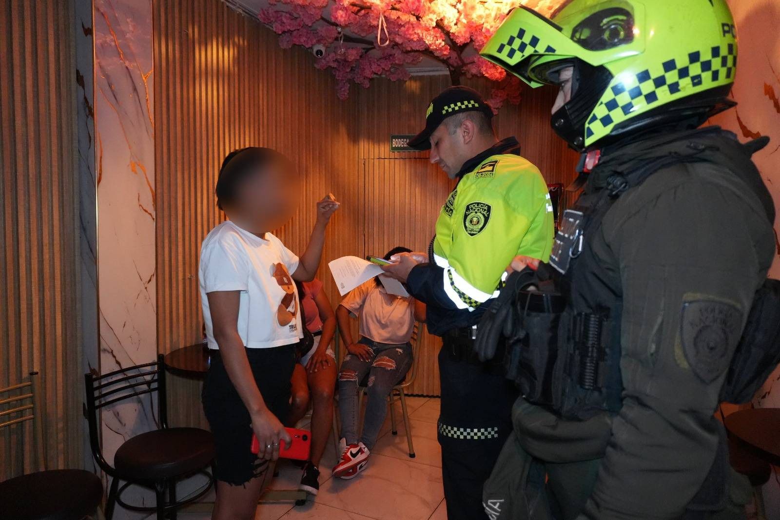 Tenía prisión domiciliaria y fue hallada de fiesta en medio de una Megatoma