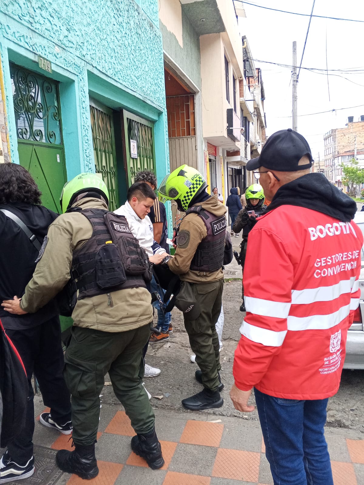 Operativo de licor de contrabando en San Cristóbal