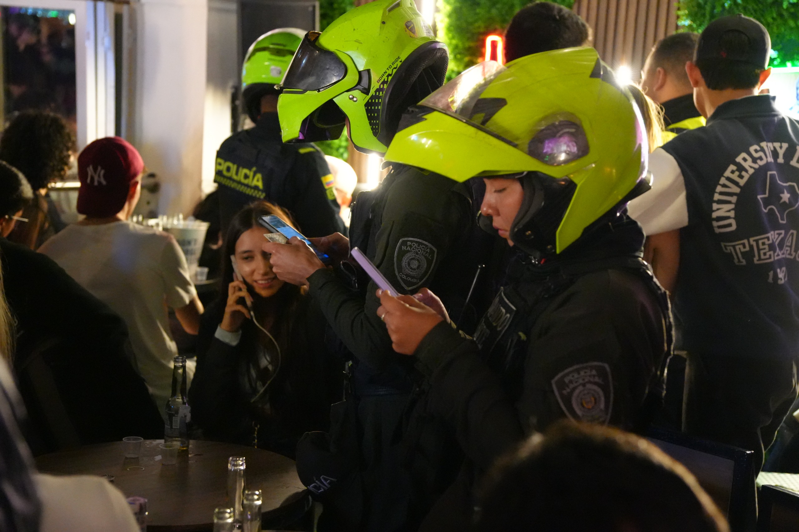 Menores de edad sorprendidas consumiendo alcohol en bar de la zona universitaria de Chapinero