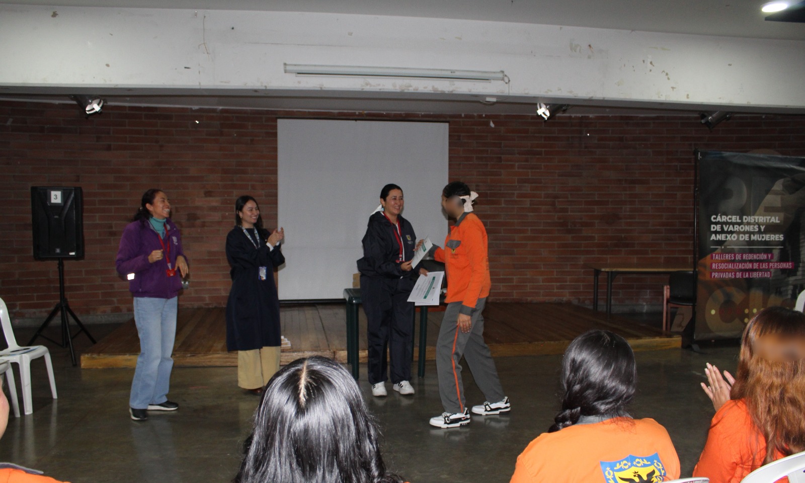 Mujeres haciendo una actividad 