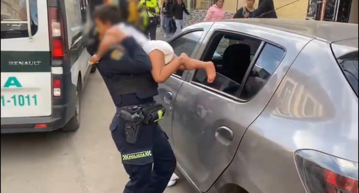 Niño de 2 años fue rescatado tras permanecer solo y encerrado durante 7 horas dentro de un vehículo en La Favorita