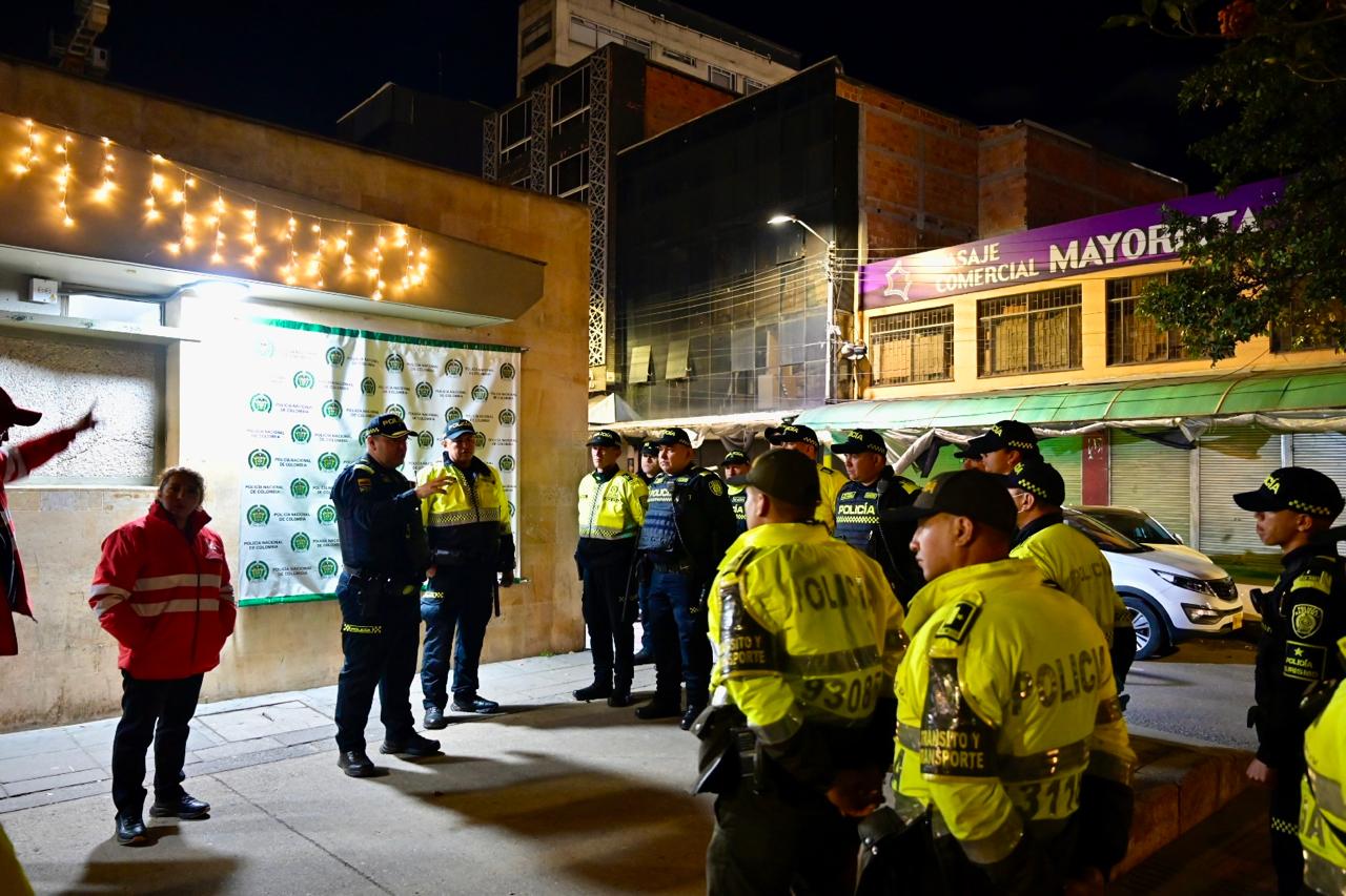 Autoridades refuerzan operativos contra la venta ilegal de pólvora en el sector de San Victorino