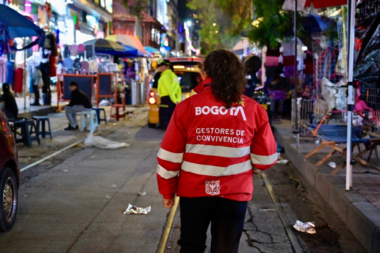 Autoridades refuerzan operativos contra la venta ilegal de pólvora en el sector de San Victorino