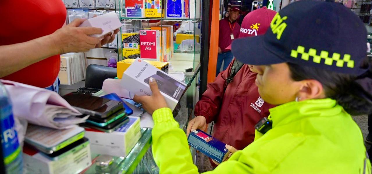 Operativo de inspección, vigilancia y control a establecimientos de compra y venta de celulares.