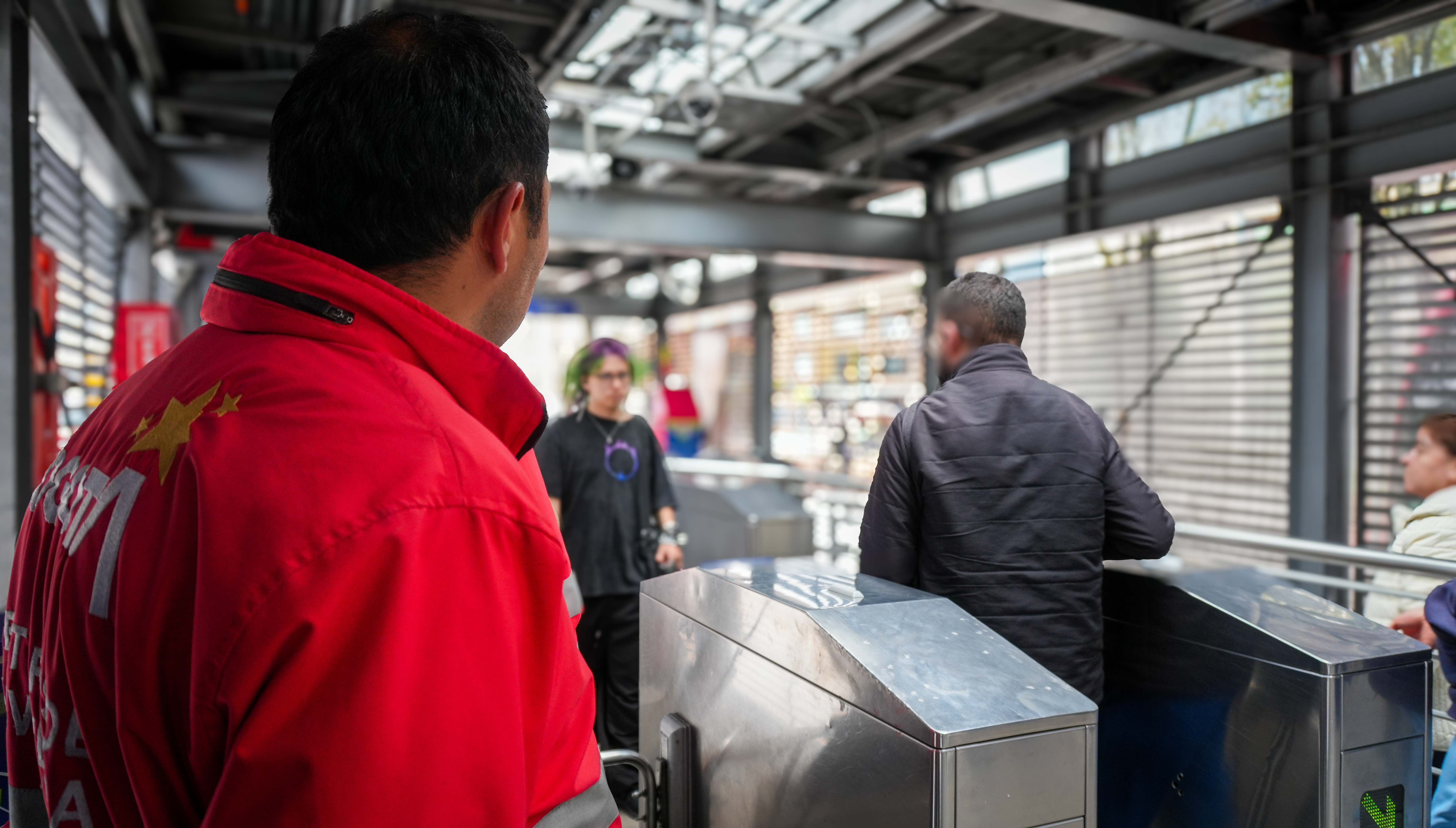 Operativo en la troncal Caracas de TransMilenio deja armas incautadas y comparendos 