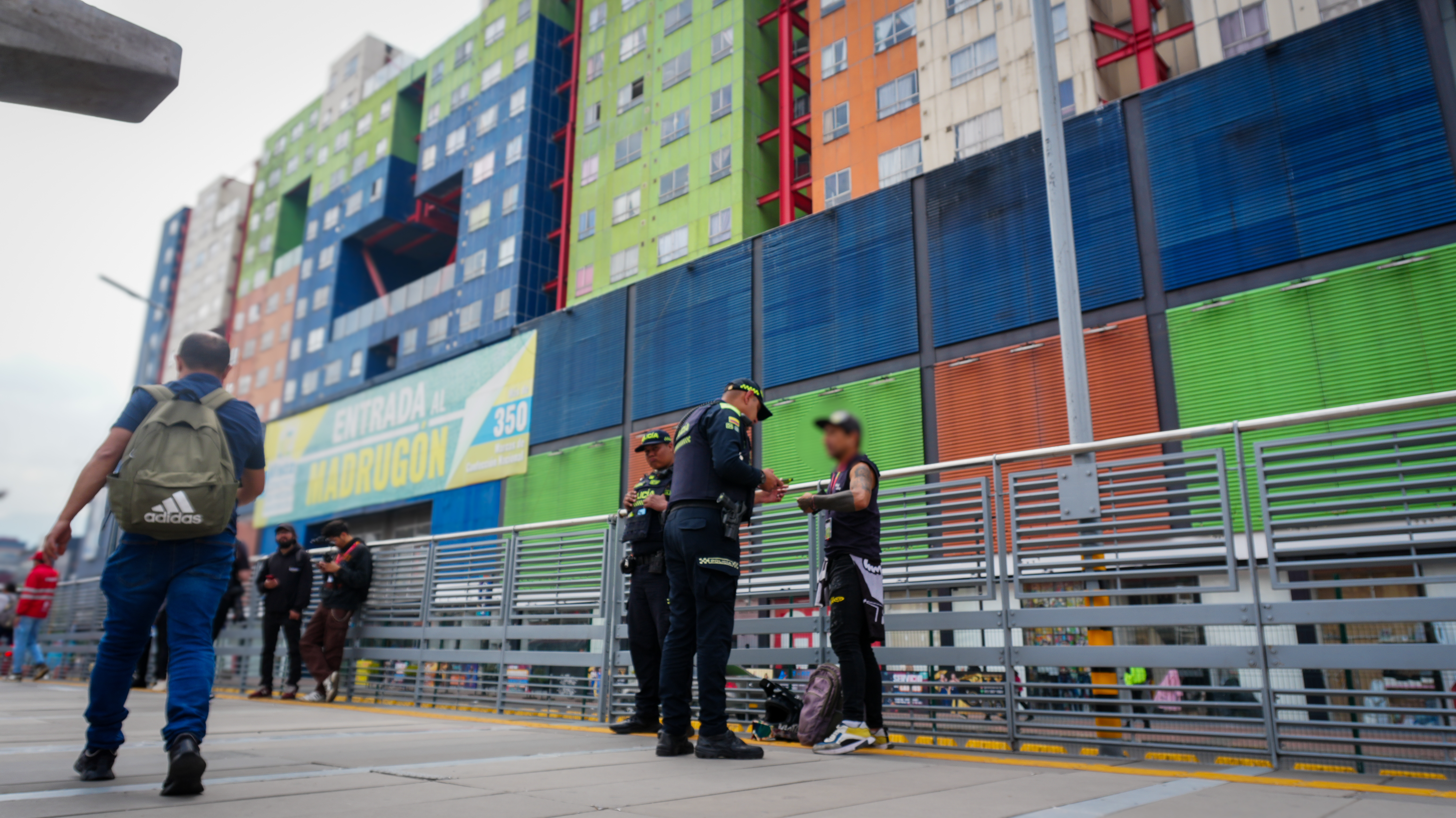 Operativo en la troncal Caracas de TransMilenio deja armas incautadas y comparendos 