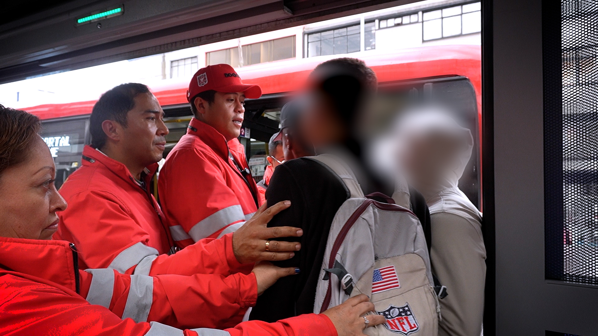 Operativo en la troncal Caracas de TransMilenio deja armas incautadas y comparendos 