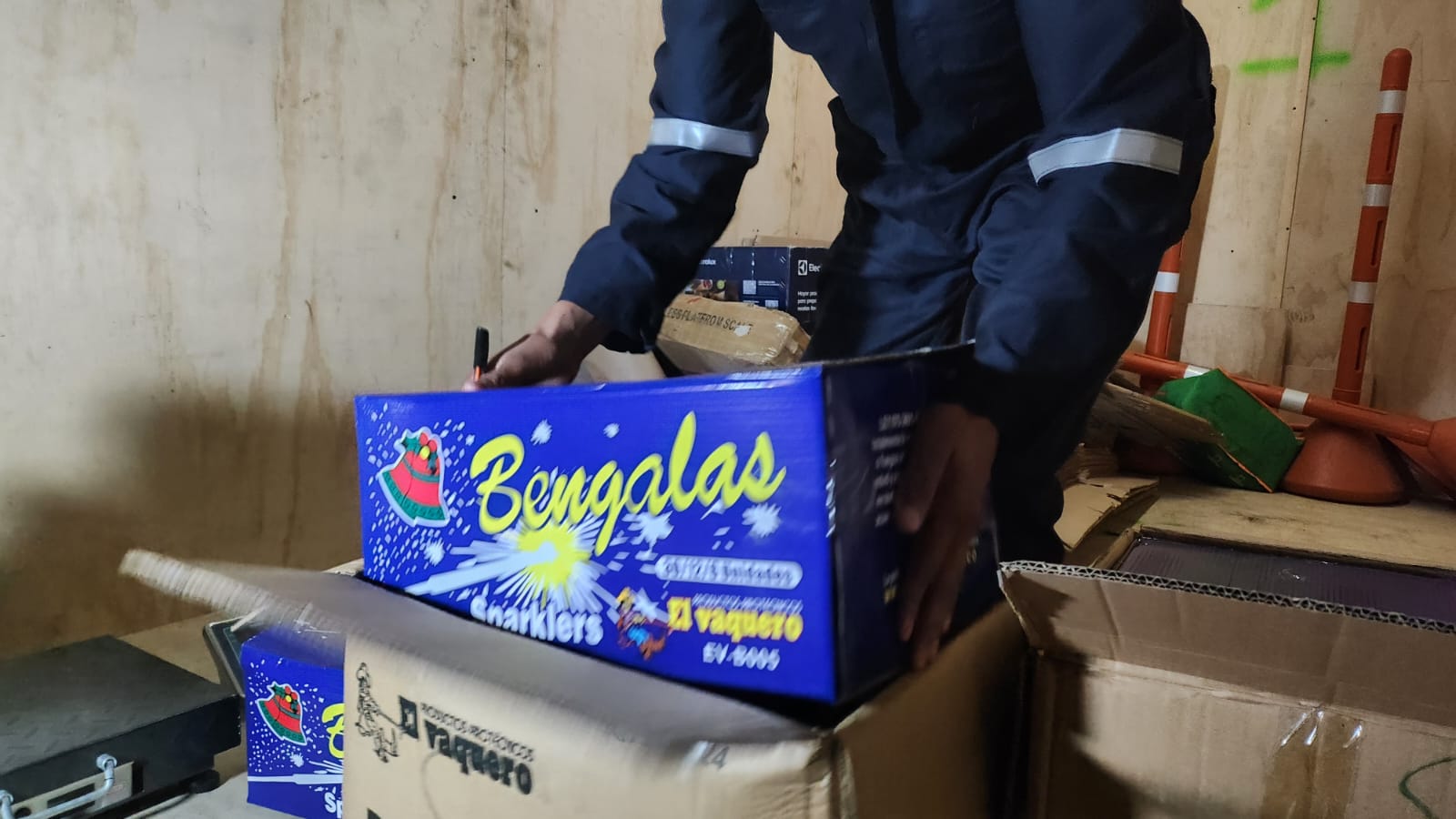 Sigue la incautación de pólvora en Bogotá: 740 kilos encontrados en un camión 