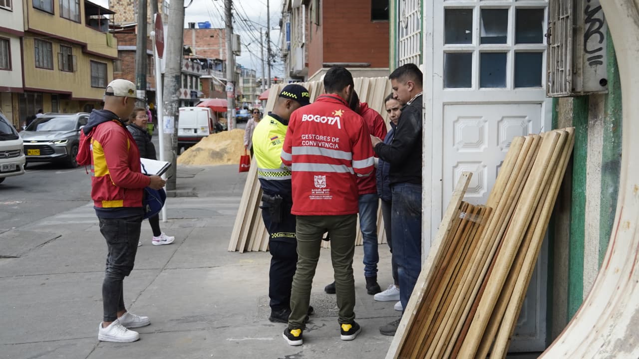 Autoridades ponen orden en Patio Bonito: suspendidos carpintería, taller y otros comercios por invadir el espacio público