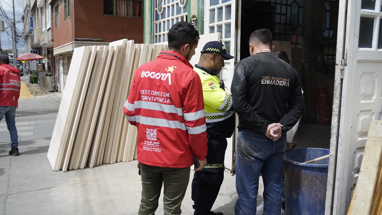 Autoridades ponen orden en Patio Bonito: suspendidos carpintería, taller y otros comercios por invadir el espacio público