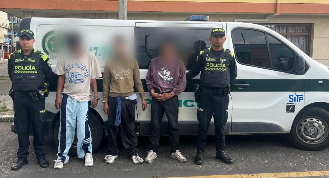 Persecución deja tres delincuentes capturados tras hurtar celulares a usuarios del sistema de transporte masivo