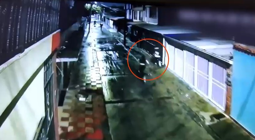 Persecución policial en Engativá terminó con la captura de tres delincuentes y la recuperación de mercancía hurtada