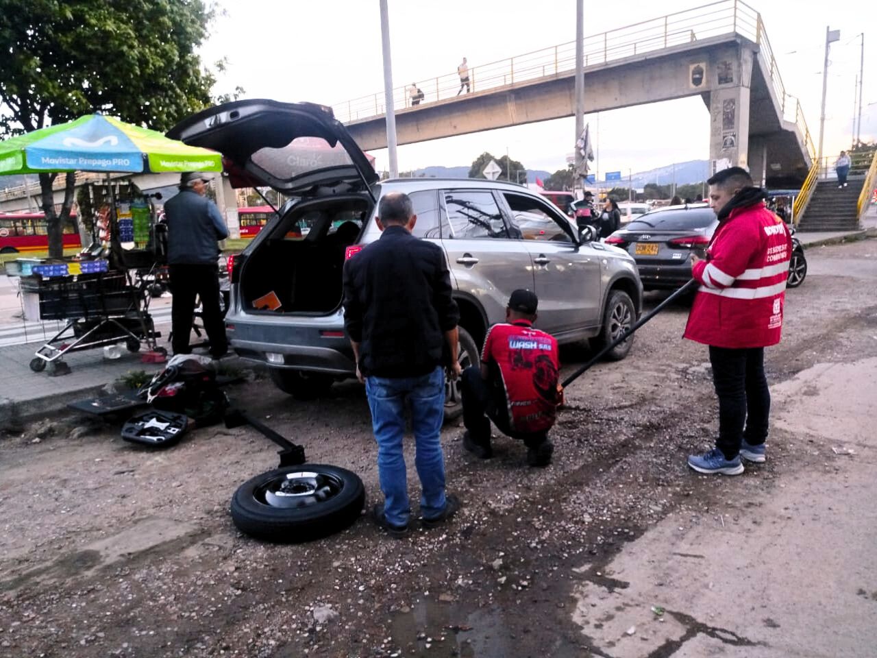 Suspendido montallantas en Suba que estaría relacionado con ‘pinchallantas’