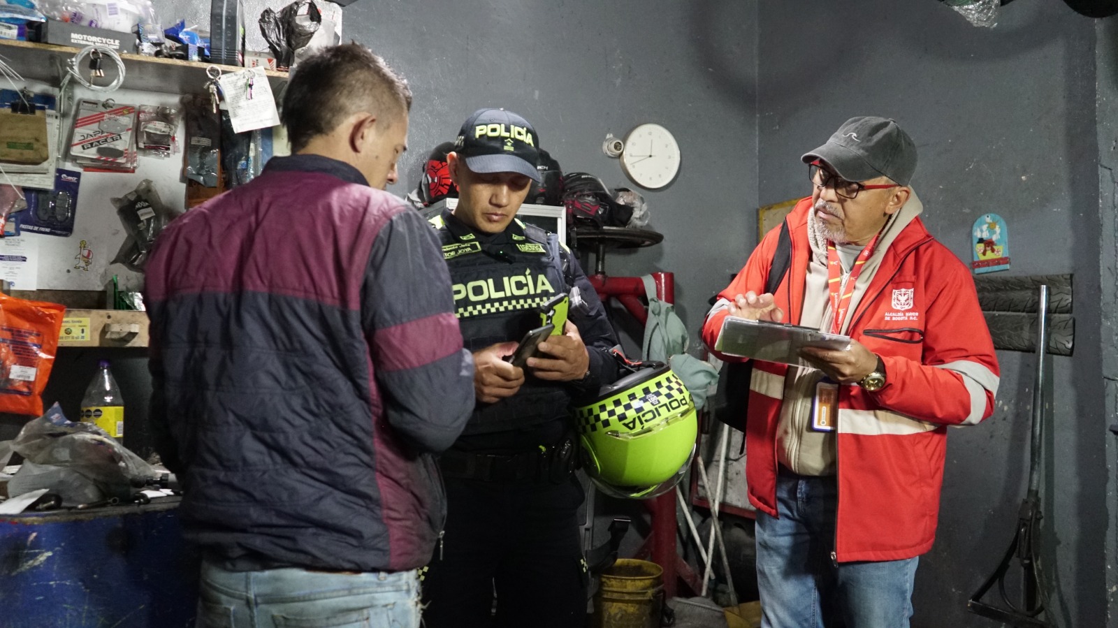 Sellados dos montallantas en Suba en medio de la ofensiva contra los 'pinchallantas' en la ciudad