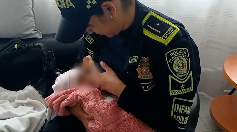 Policía atendió a una bebé recién nacida en aparente estado de desnutrición en la Terminal del Salitre