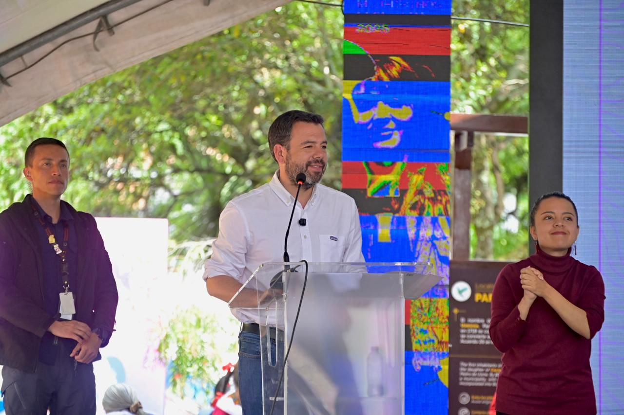 Bogotá fortalece su compromiso para prevenir la violencia contra la mujer: en el 25N, alcalde Galán entrega más puntos de atención y servicios para todas