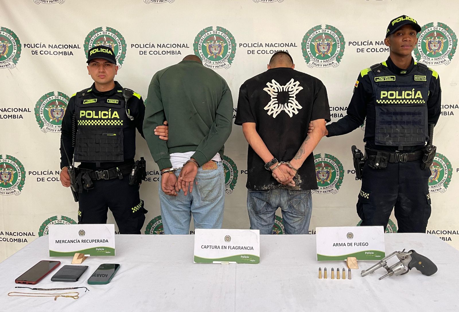 De nada les sirvió salir corriendo: fueron capturados tras robar a varios ciudadanos en Punto Aranda