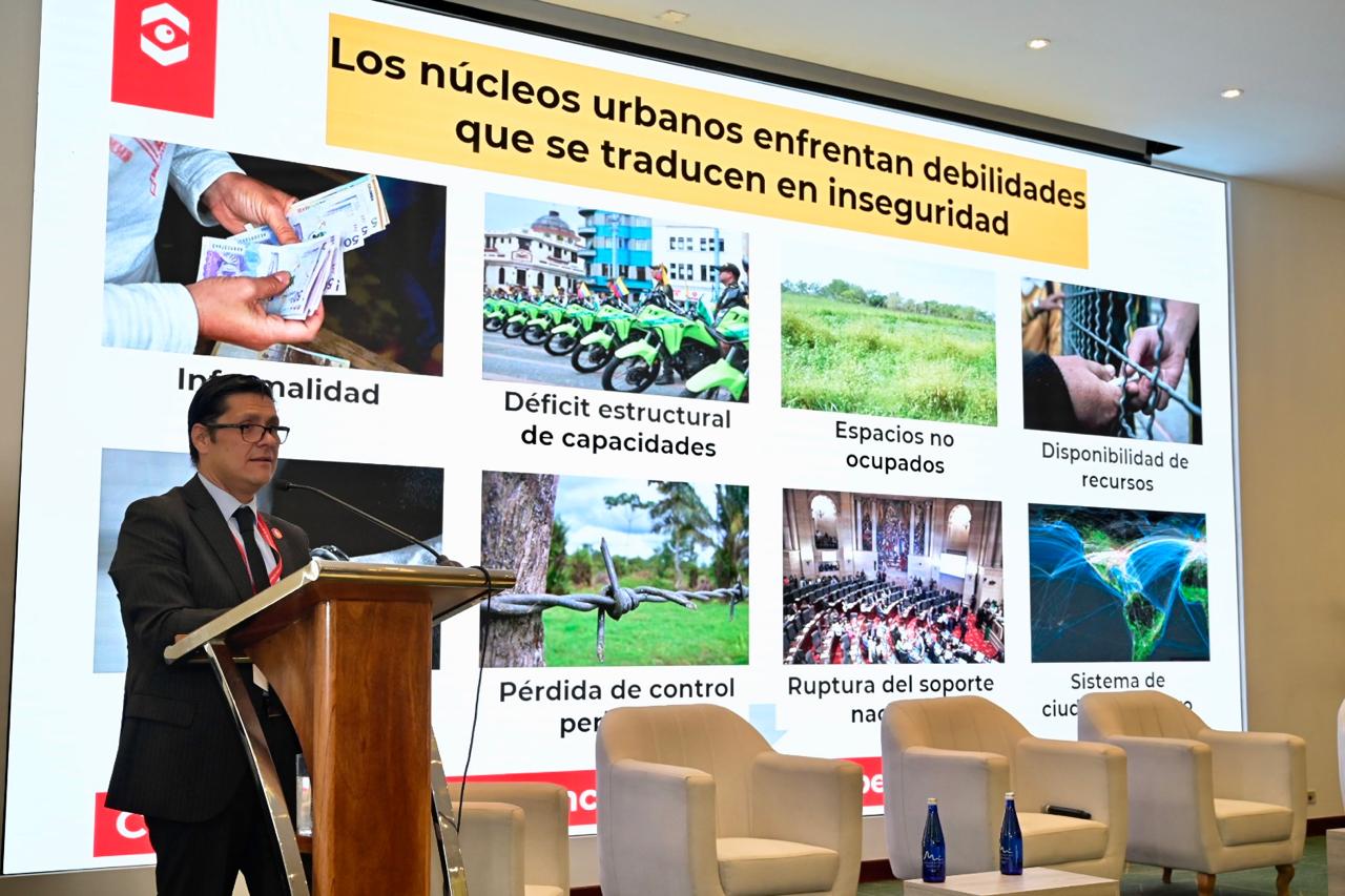 Secretario de Seguridad pide a las ciudades adaptarse a las nuevas realidades para frenar el crecimiento del crimen: “el mundo de hace diez años ya no existe”