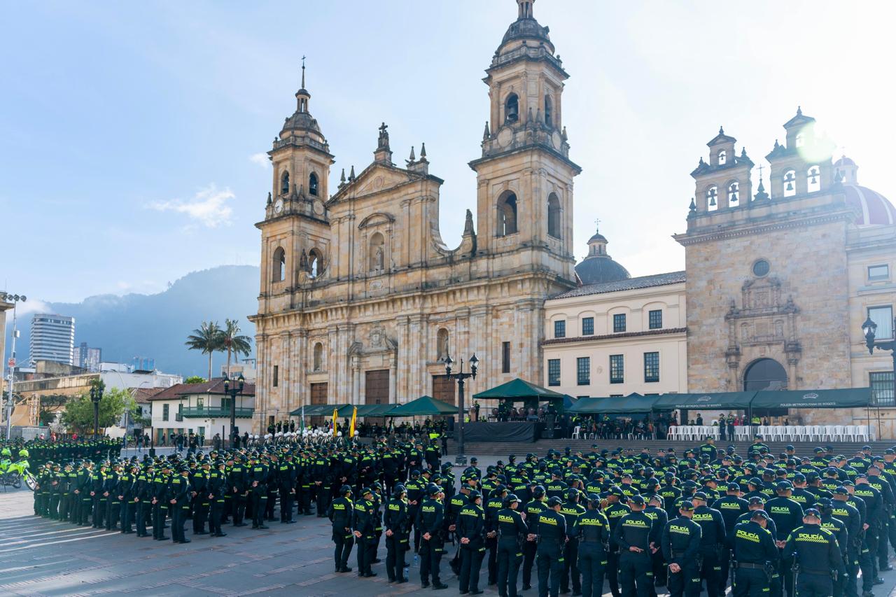 Bogotá fortalece su seguridad con la llegada de 1.004 nuevos policías, 327 motocicletas y 11 patrullas