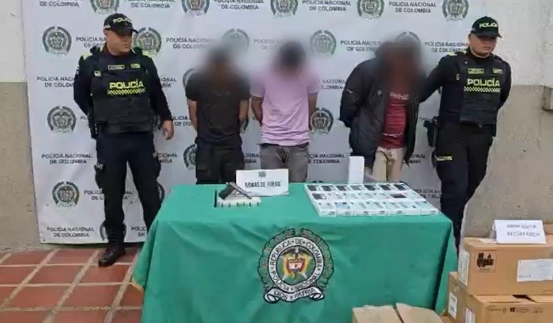 Policía recupera mercancía tecnológica hurtada en Los Mártires avaluada en casi $100 millones: hay tres capturados Policía recupera mercancía tecnológica hurtada en Los Mártires avaluada en casi $100 millones: hay tres capturados
