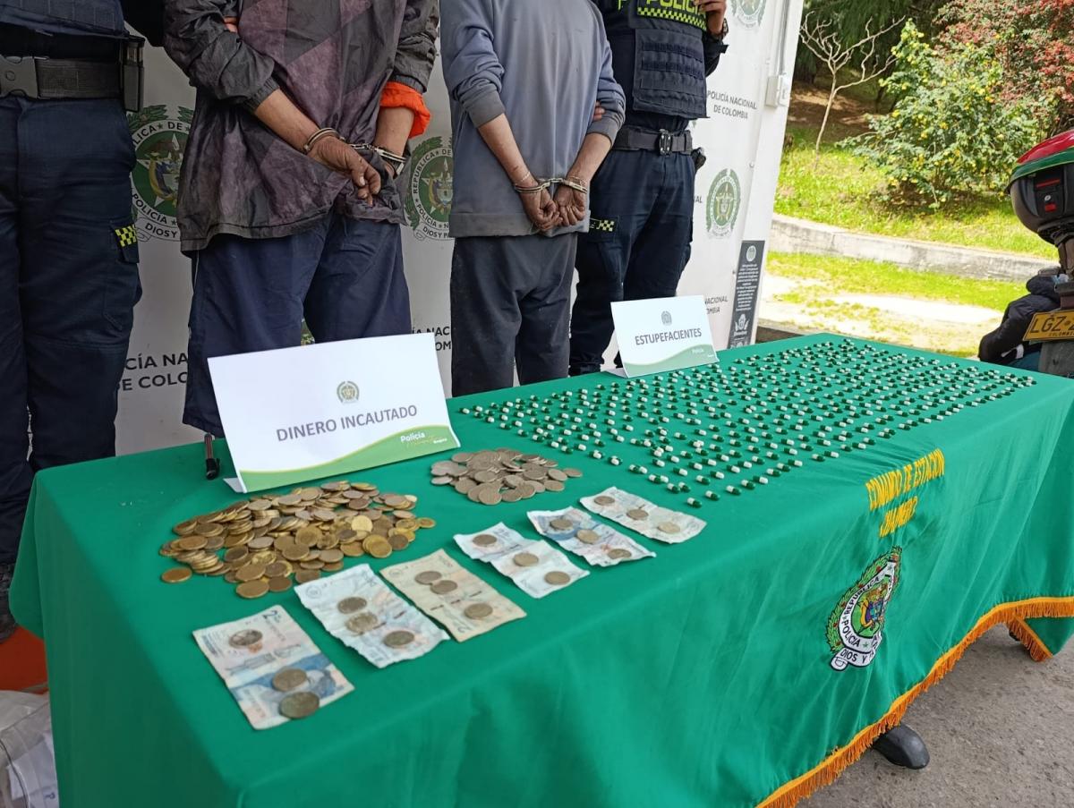 Capturados por ocultar drogas bajo los puentes en Bogotá