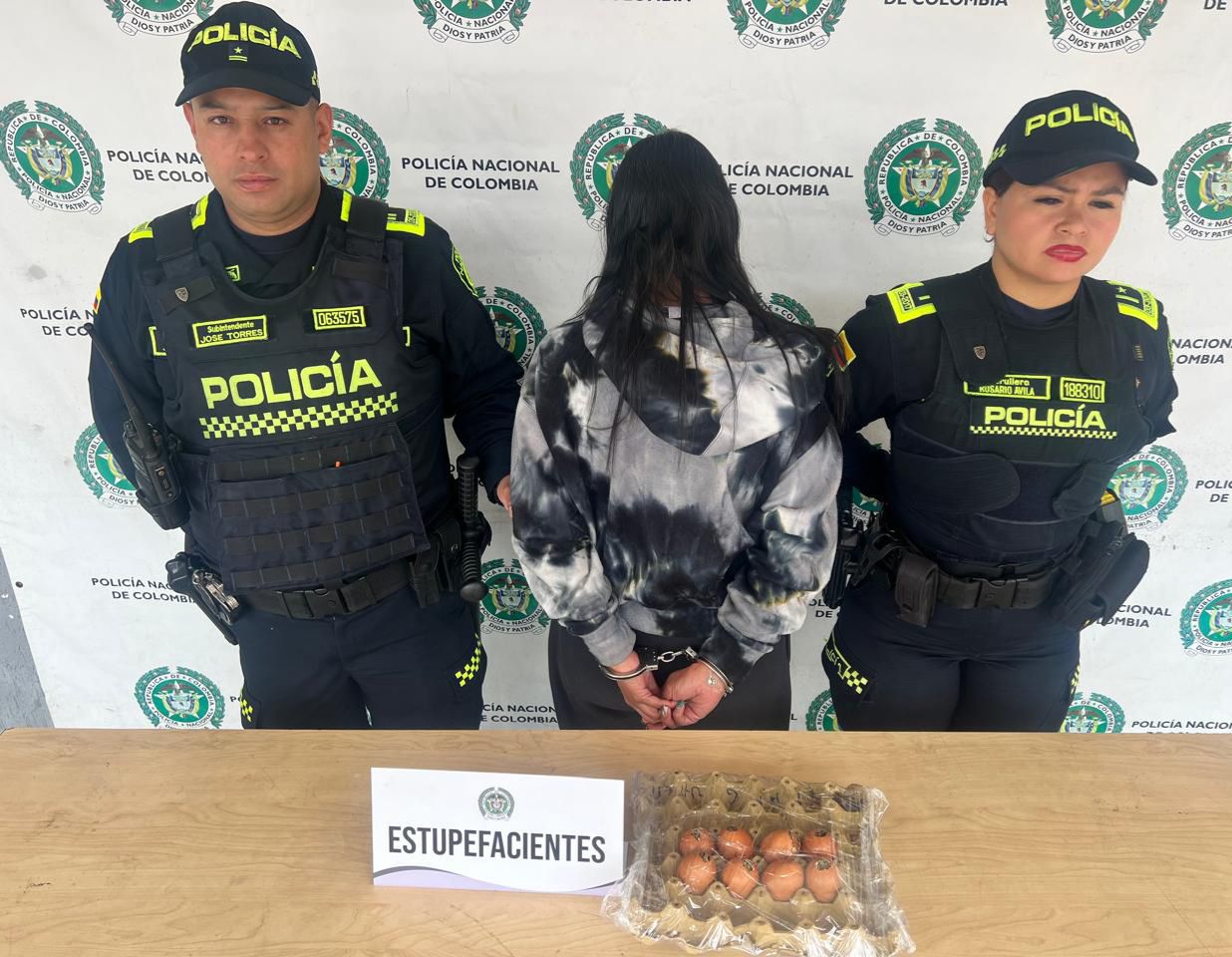 Capturada mujer que intentaba ingresar marihuana en huevos a estación de Policía. Capturada mujer que intentaba ingresar marihuana en huevos a estación de Policía.