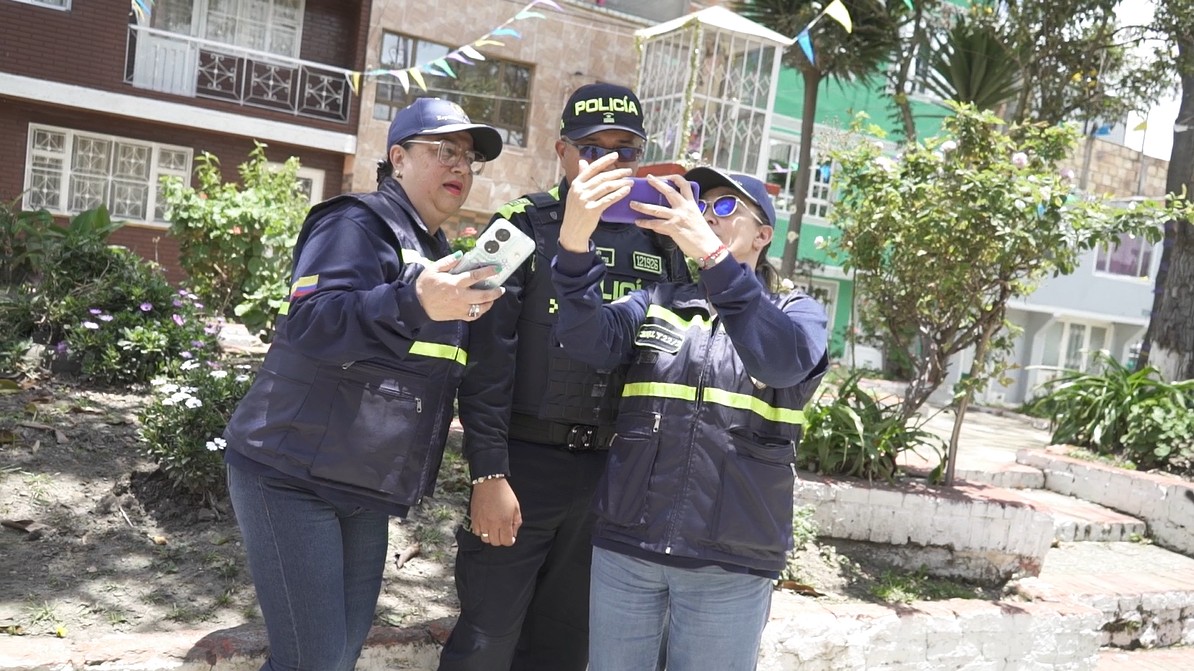 Mujeres de la Zona Segura de Usme junto a la Policía