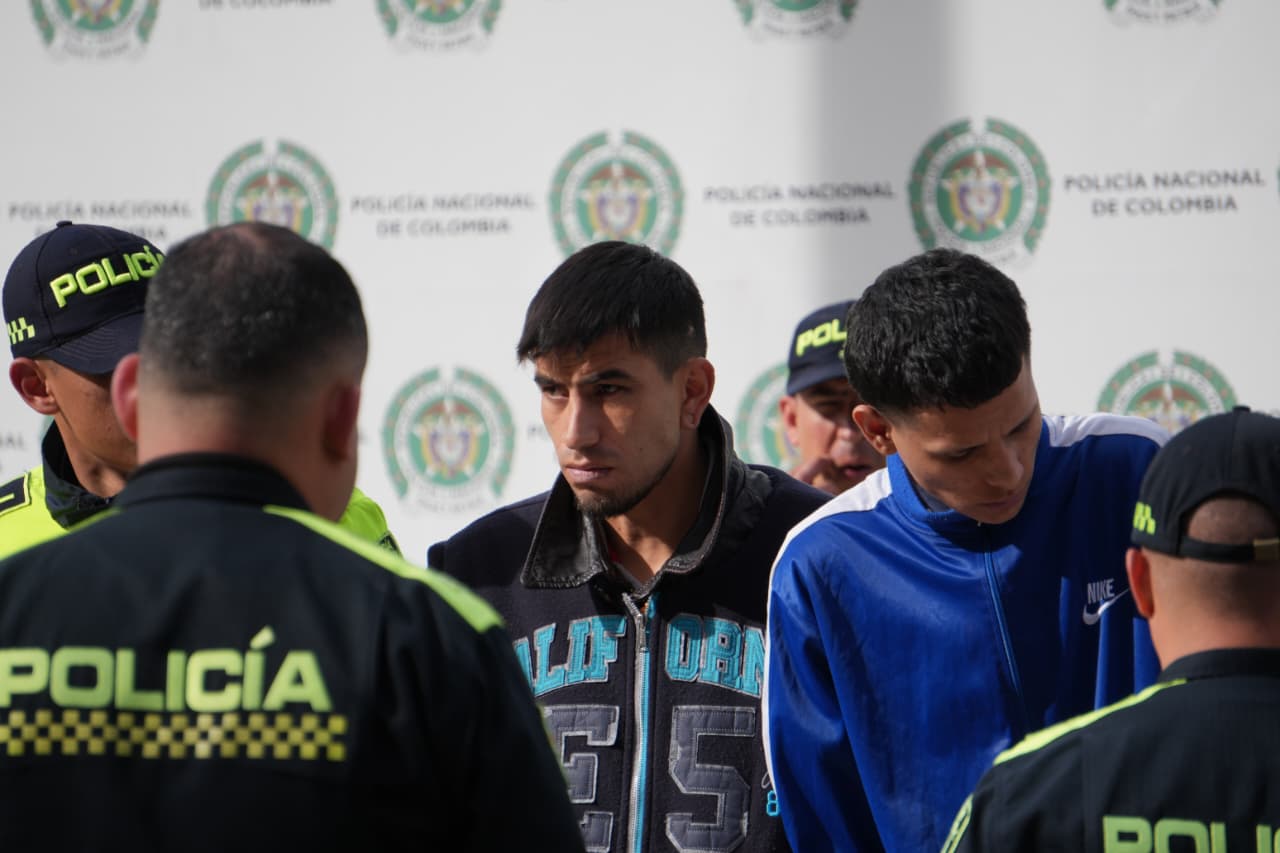 Por un partido de fútbol al que vino a jugar después de huir a Villavicencio: así cayó alias Pelos, homicida de un hincha de Santa Fe en Bogotá