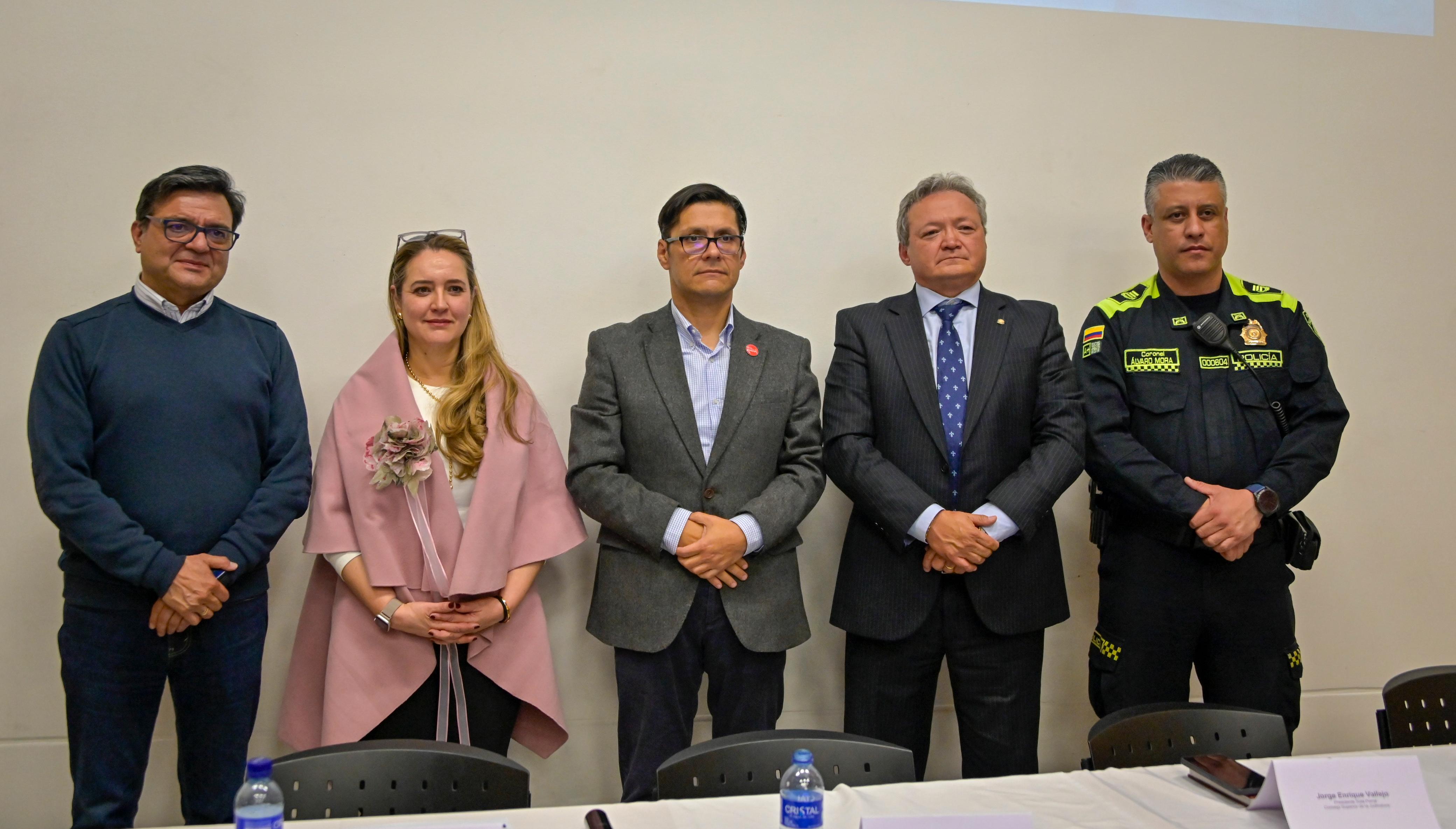 El hacinamiento en las estaciones de Policía y URI de Bogotá bajó del 172 % al 45 % en los últimos ocho meses