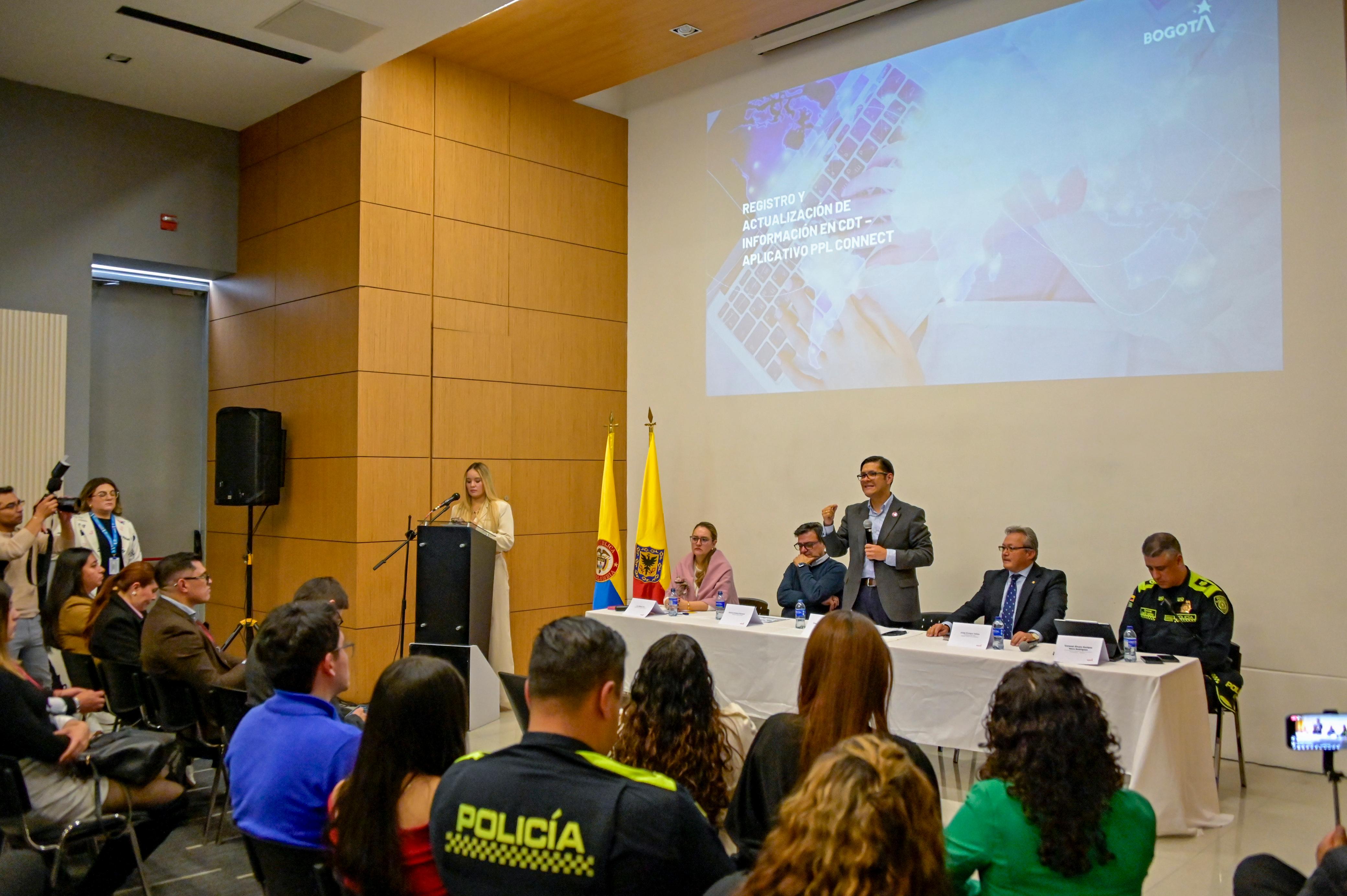 El hacinamiento en las estaciones de Policía y URI de Bogotá bajó del 172 % al 45 % en los últimos ocho meses