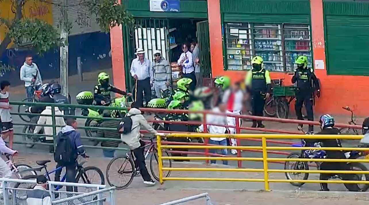 Cayeron cuando intentaban asaltar un supermercado en Bosa: cámaras del C4 fueron clave en la captura Cayeron cuando intentaban asaltar un supermercado en Bosa: cámaras del C4 fueron clave en la captura