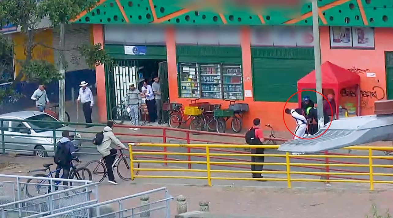 Cayeron cuando intentaban asaltar un supermercado en Bosa: cámaras del C4 fueron clave en la captura Cayeron cuando intentaban asaltar un supermercado en Bosa: cámaras del C4 fueron clave en la captura