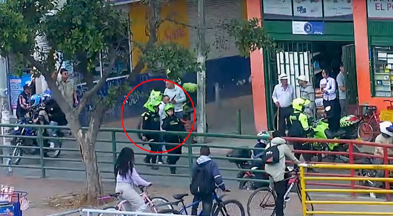 Cayeron cuando intentaban asaltar un supermercado en Bosa: cámaras del C4 fueron clave en la captura Cayeron cuando intentaban asaltar un supermercado en Bosa: cámaras del C4 fueron clave en la captura