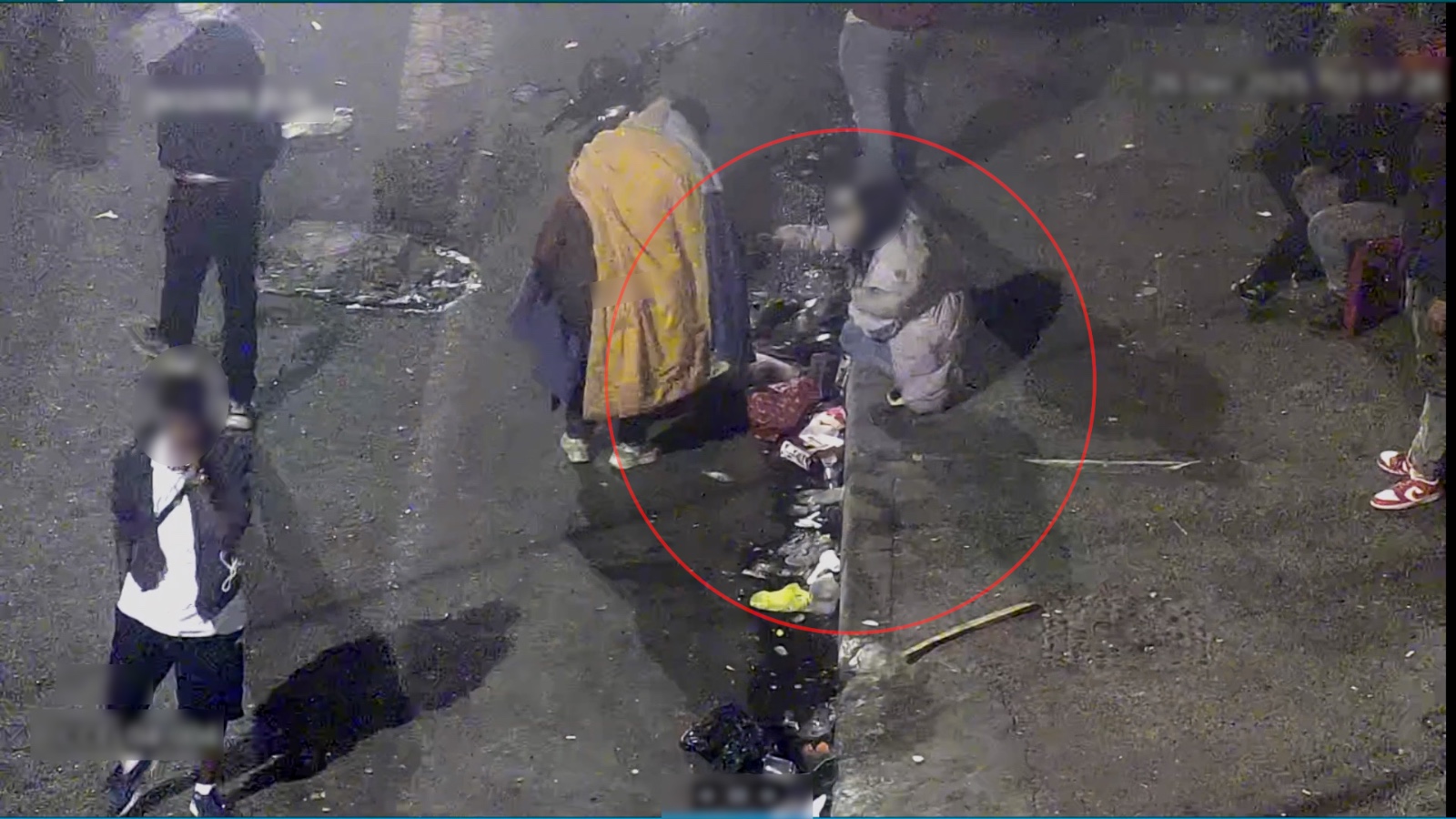 La vigilaban las cámaras: así fue capturada expendedora de droga en medio de basura en San Bernardo