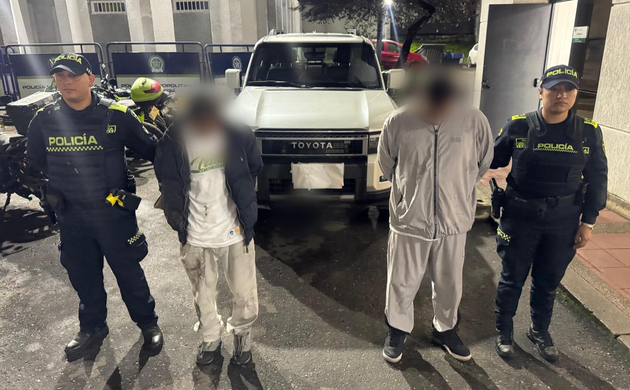 Dos hombres capturados tras robar una camioneta en Usaquén