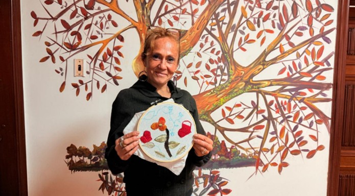 Tejiendo y bordando, así se construyen nuevas oportunidades en Casa Libertad