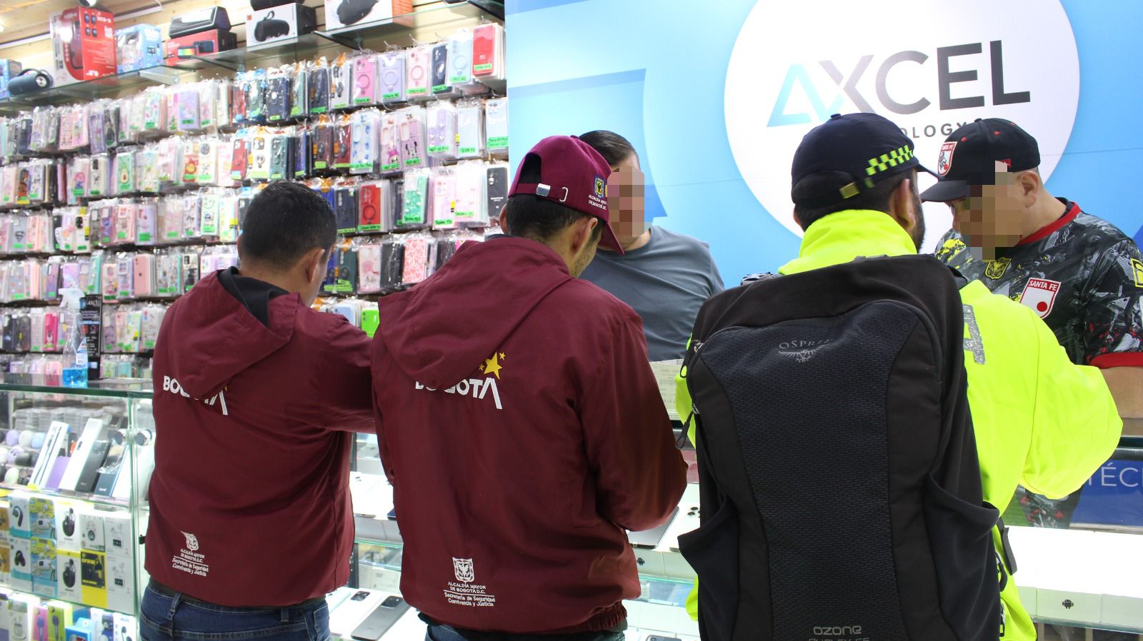 En el sector de la Calle 13 fueron incautados 122 celulares hurtados en Perú y se aprehendieron 40 mil accesorios