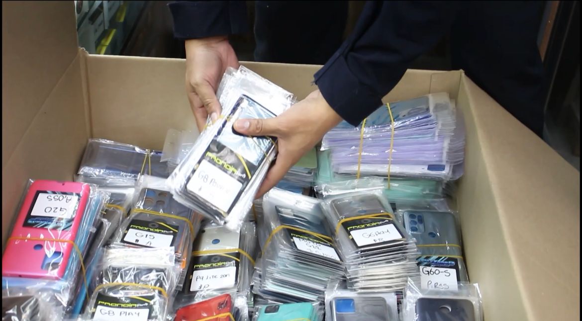 En el sector de la Calle 13 fueron incautados 122 celulares hurtados en Perú y se aprehendieron 40 mil accesorios