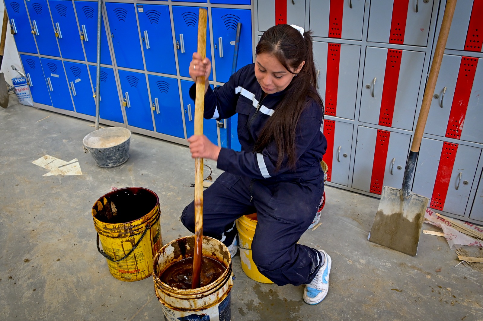 Aprendiendo de construcción sostenible: la historia de Deisy Quevedo, una mujer pospenada que ahora tiene la vida lejos de las calles y el delito